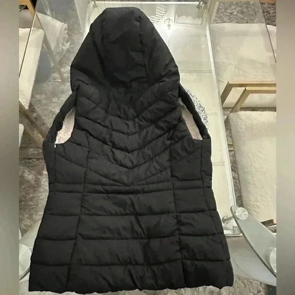 Hollister puffer size XS - Picture 2 of 3